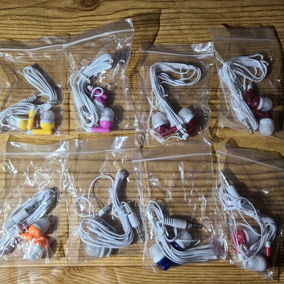 Multicolor earphones lot (X8) NEW - Picture 1 of 2